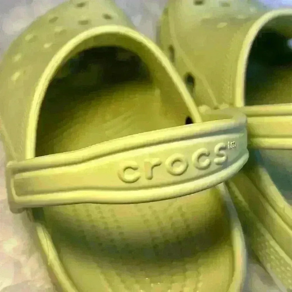 Crocs Classic Clog In Celery Green Durable and Comfy Men Size 8 Women Size 10 - Picture 11 of 13